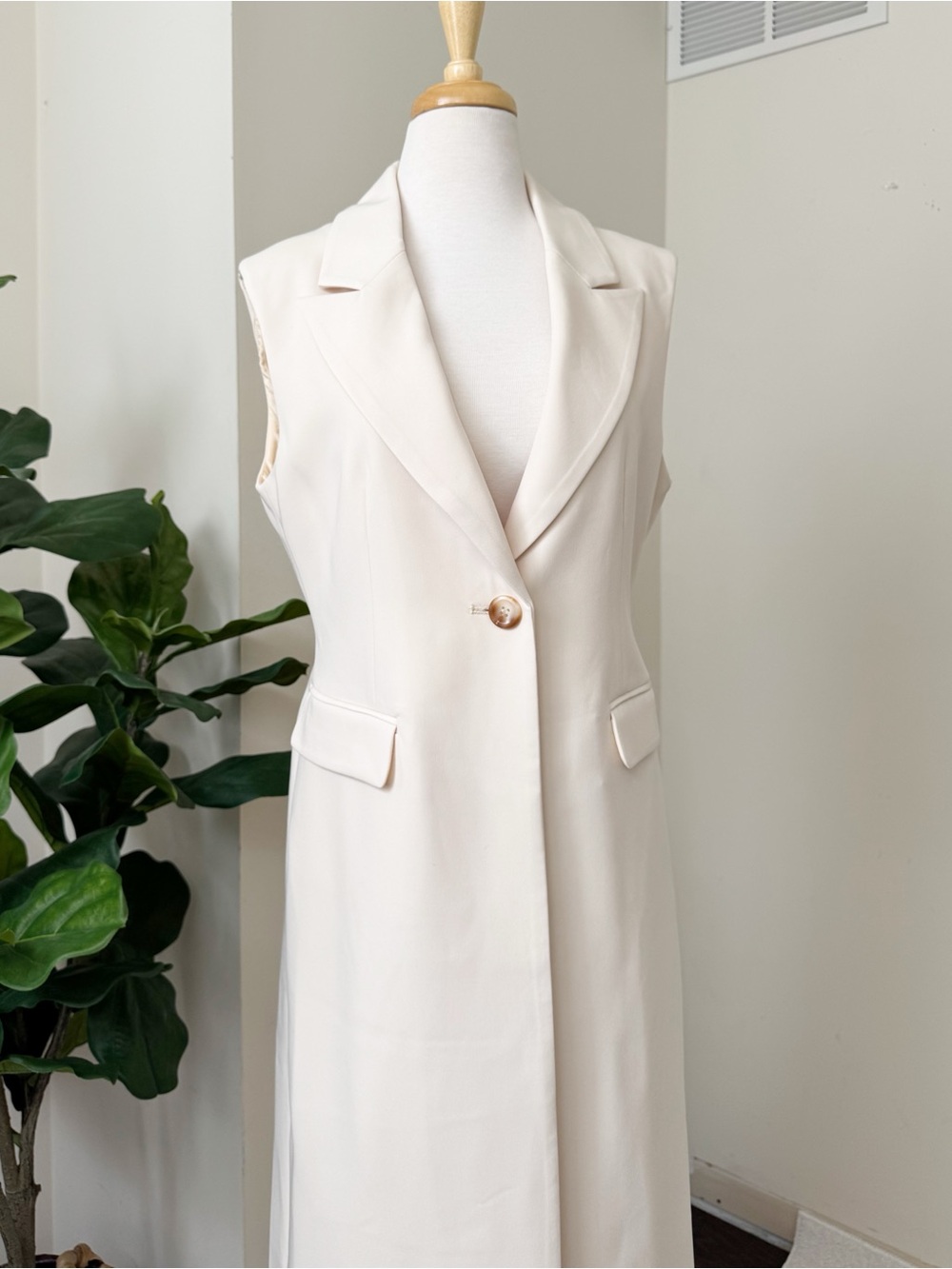 Crescent Cream Sleeveless Blazer Vest - Picture 5 of 11